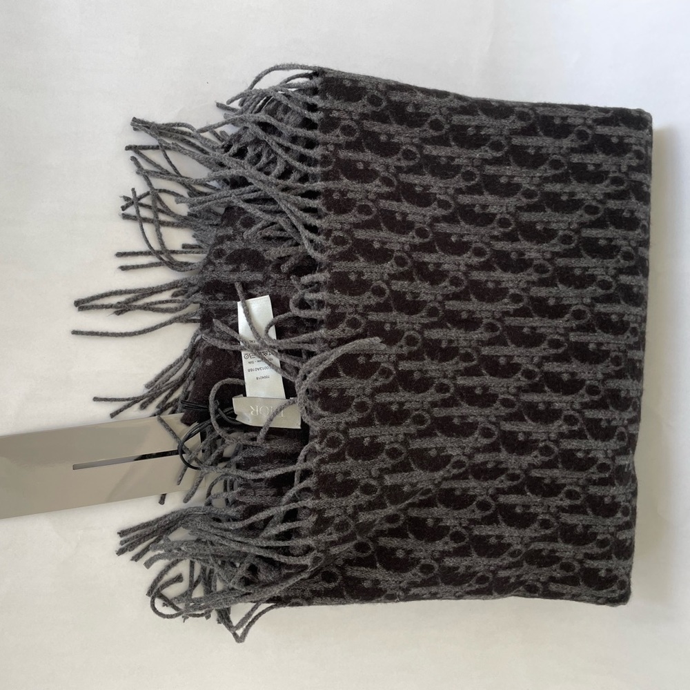 Dior Oblique Scarf Cashmere OFFICIAL RETAIL PRICE $850, Buy It For $600